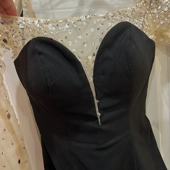 Off the shoulder black/nude with crystal dress | Size: 0-2 | w/ nude sheer shawl - Picture 6 of 9